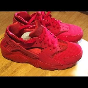 Red Nike Hurrache Sneakers